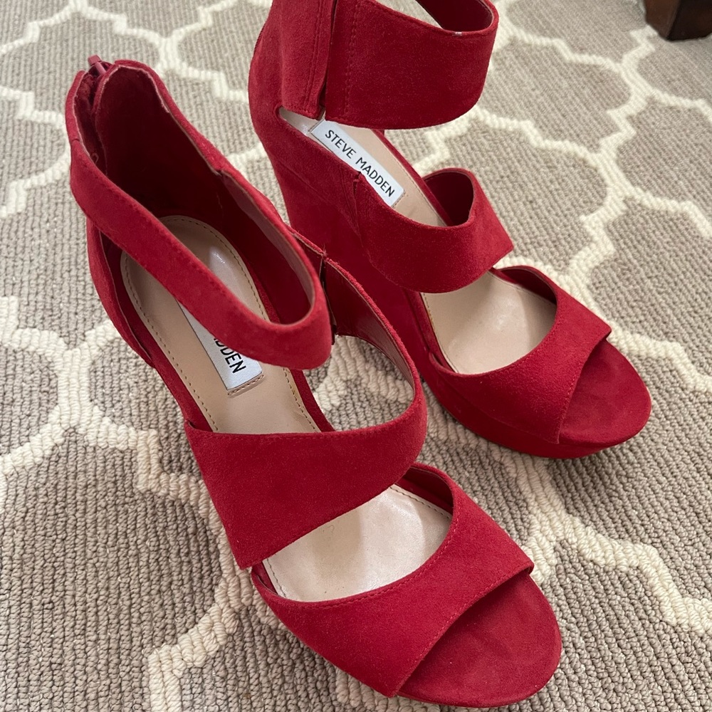 Steve Madden Essex Red Suede Wedges - Size 8.5
